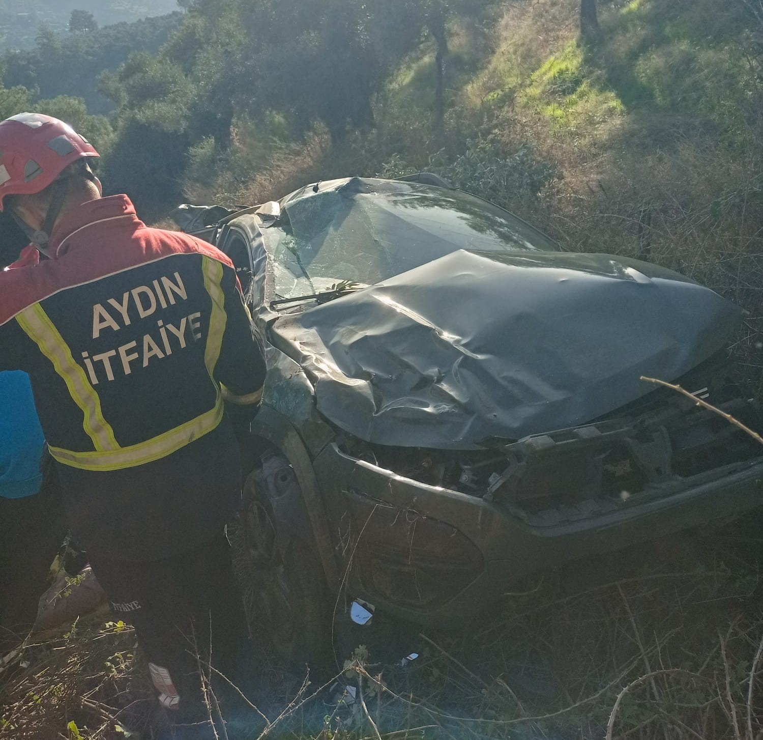 Ucuruma Devrilen Otomobilin Kadin Surucusu Halat Yardimiyla Kurtarildi 55687Abff5696E6B15Cf9027C4066205