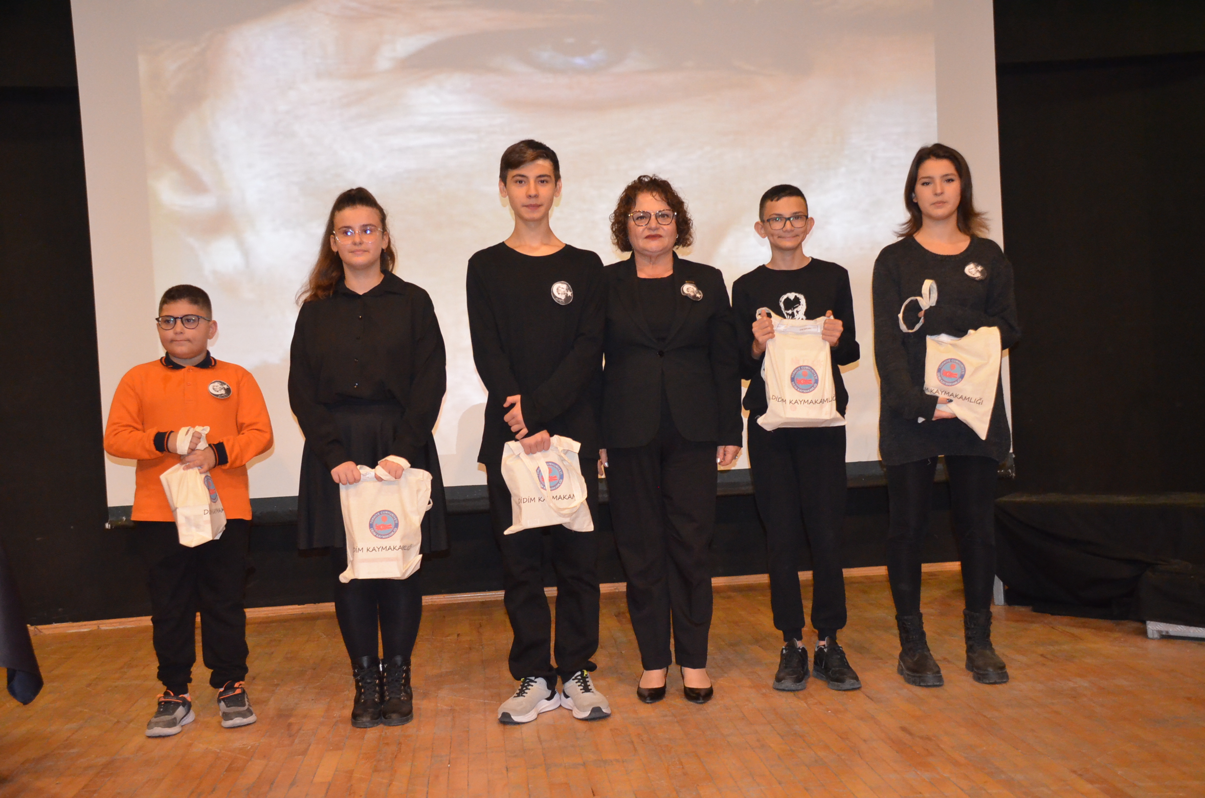 Ulu Onder Ataturku 87 Olum Yil Donumunde Didimde Anildi 612905 7E2144108E47A46874517F0652C274C1