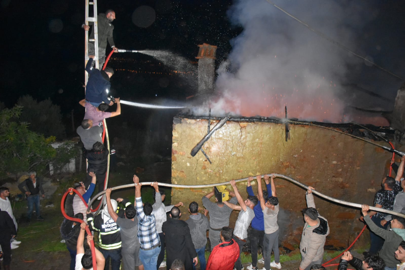 Whatsapp Image 2025 11 10 At 23.49.01