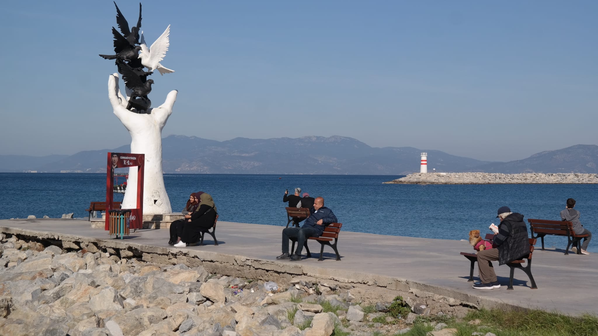 Yaz Bitmeyen Sehirde Deniz Keyfi Suruyor 614902 A7Da3Bed91F26C4Fd935D4B53Ae6Eaf0