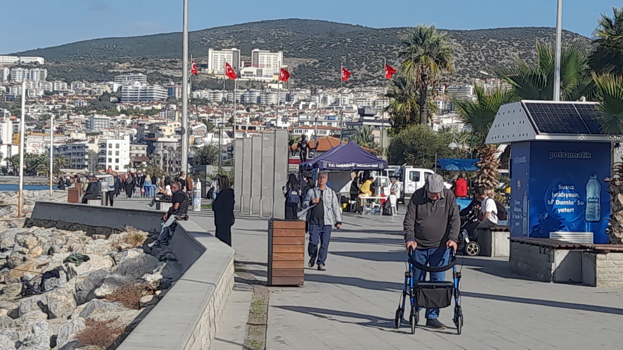 Yaz Bitmeyen Sehirde Deniz Keyfi Suruyor 614902 B0D1D3F3552930524Caf477533852B54