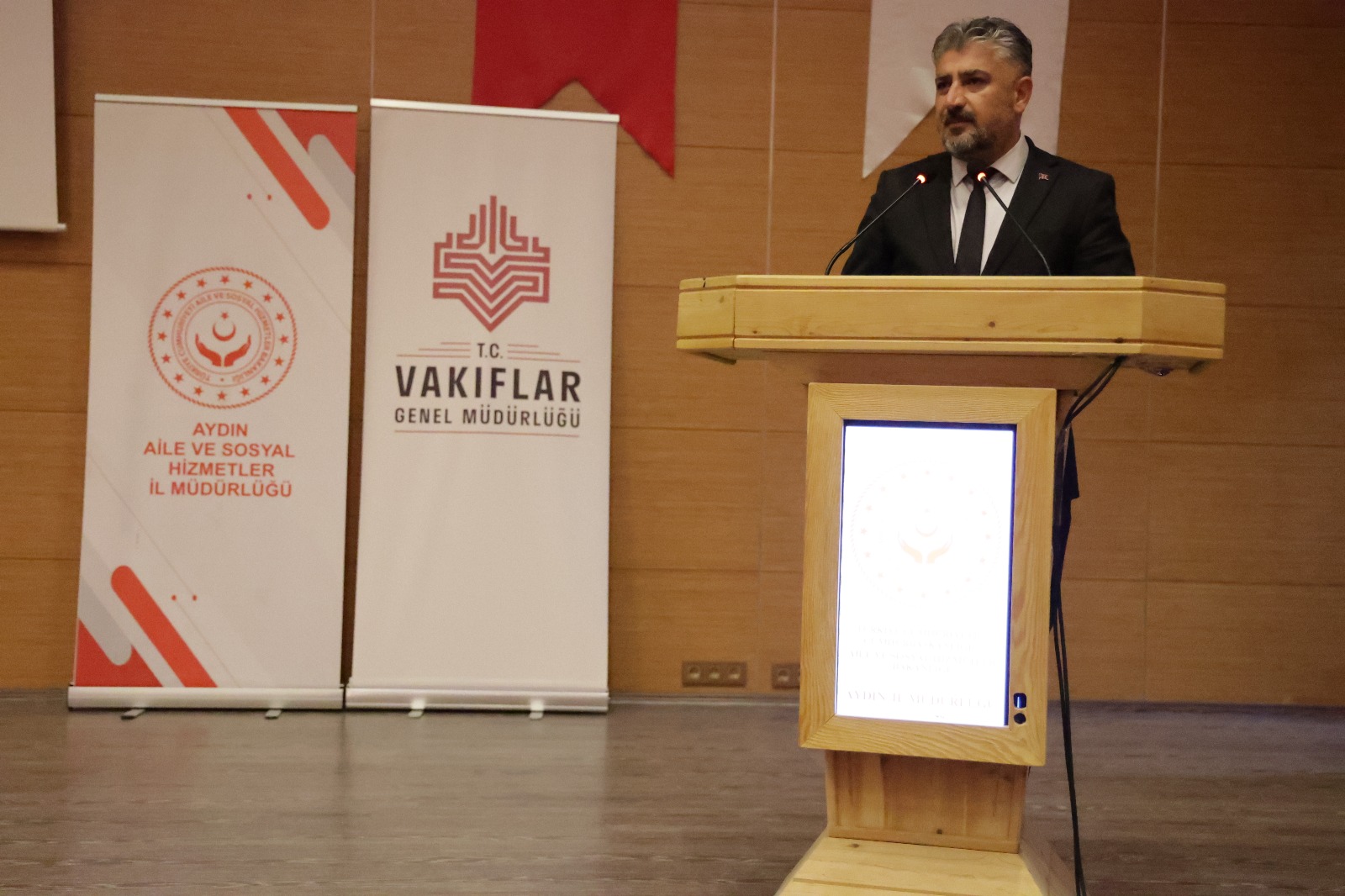 Yazar Aslanhandan Carpici Uyari Evlerin Bereketini Sosyal Medya Ve Bahis Tuketiyor 616797 Bdef1A6Bfa94A7Ea0Fe644635B7Fcd35