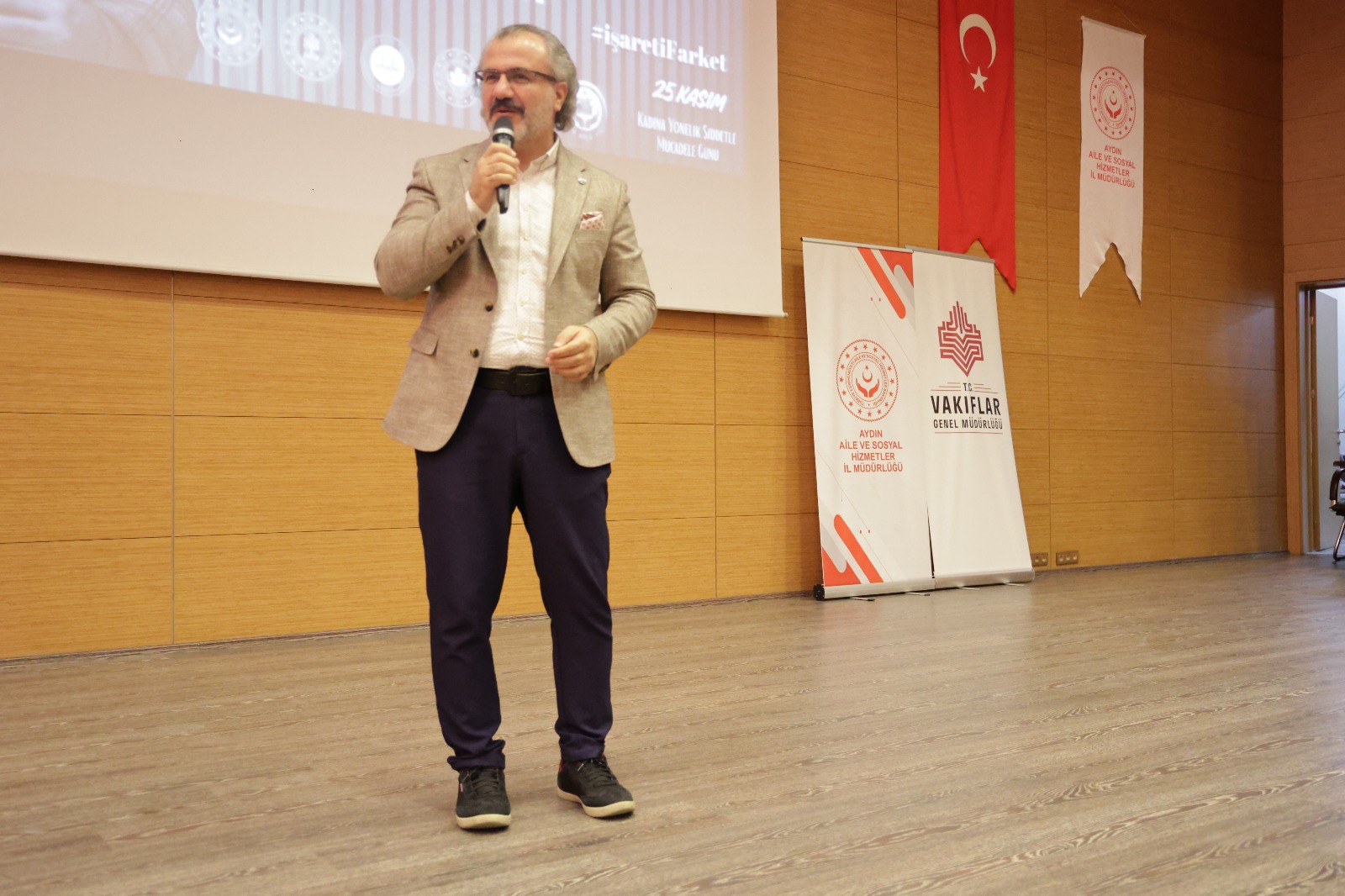 Yazar Aslanhandan Carpici Uyari Evlerin Bereketini Sosyal Medya Ve Bahis Tuketiyor 616797 Ecc5Ee9E864F5Edc78813B405Ab82B29