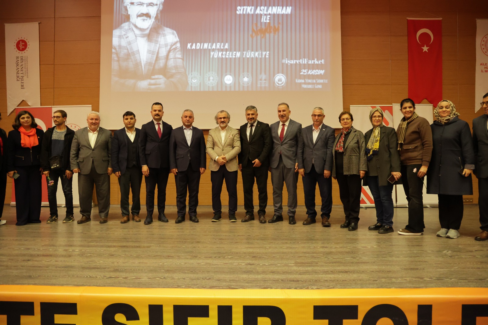 Yazar Aslanhandan Carpici Uyari Evlerin Bereketini Sosyal Medya Ve Bahis Tuketiyor 616797 Fed978F6F527D966Cccf94C59Cb8D92A