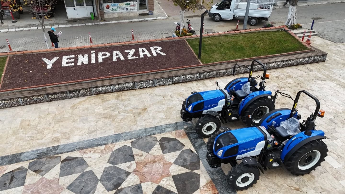 Yenipazara Iki Yeni Traktor Ercan Her Sey Yenipazar Icin 617313 6399D33C1A3010Ad0E93504Dc30Eeb72