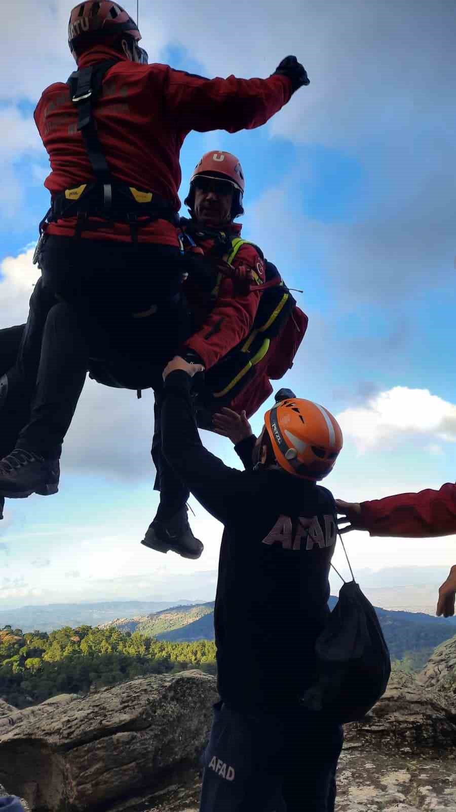 Yuruyus Yaparken Dere Yatagina Dusen Sahis Kurtarildi 2Db952A8630Cf30B9E6E5Fd017588005