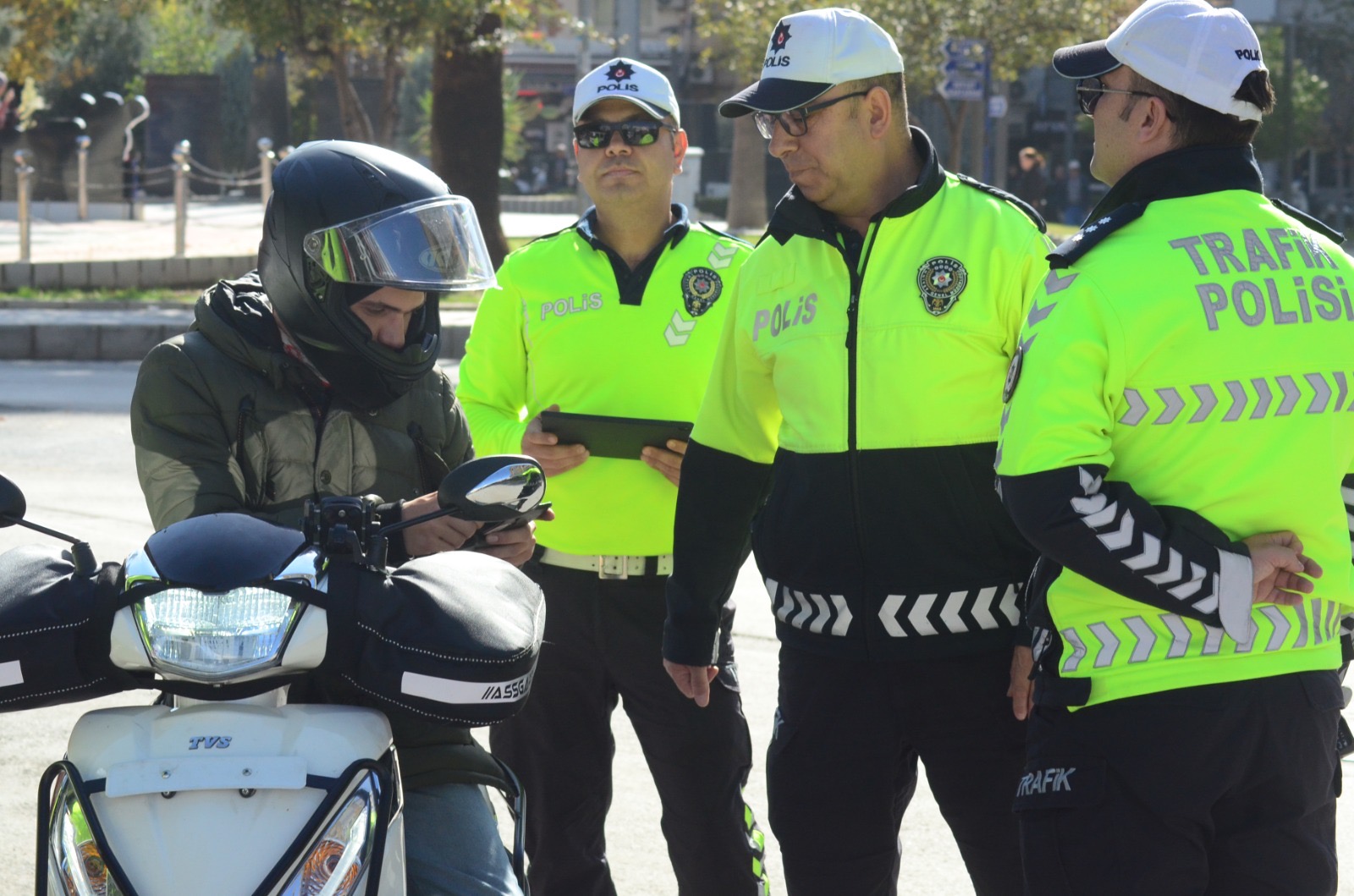 1 Haftada 1 Milyon 500 Bin Lira Ceza Nazillide Kuralsiz Surucuye Af Yok 621953 A2Ba5Eedb573A6272F3Bf2F4298Dd129