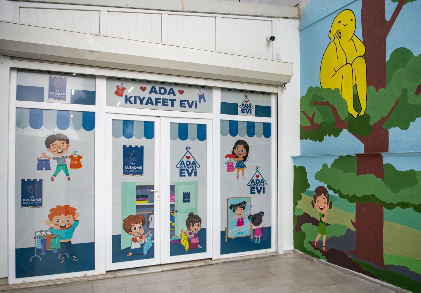 Ada Kiyafet Evi Kusadasinda Dayanismanin Ornegi Oluyor 579C39911C5690De97A2Ebacd0D2Cea6