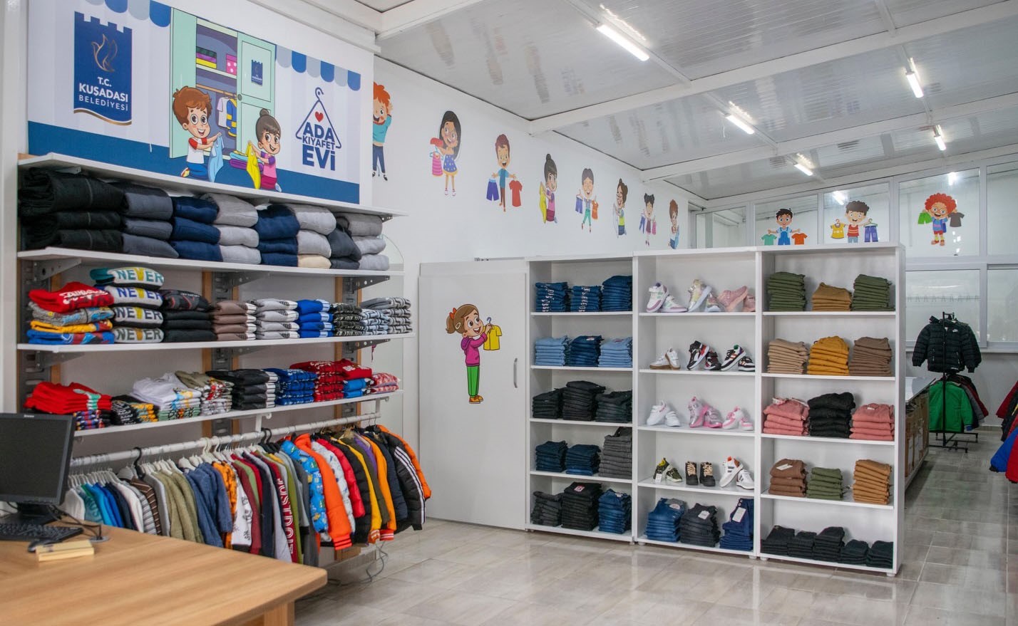 Ada Kiyafet Evi Kusadasinda Dayanismanin Ornegi Oluyor 79364919123132Dd4F872A0Acf903D5C