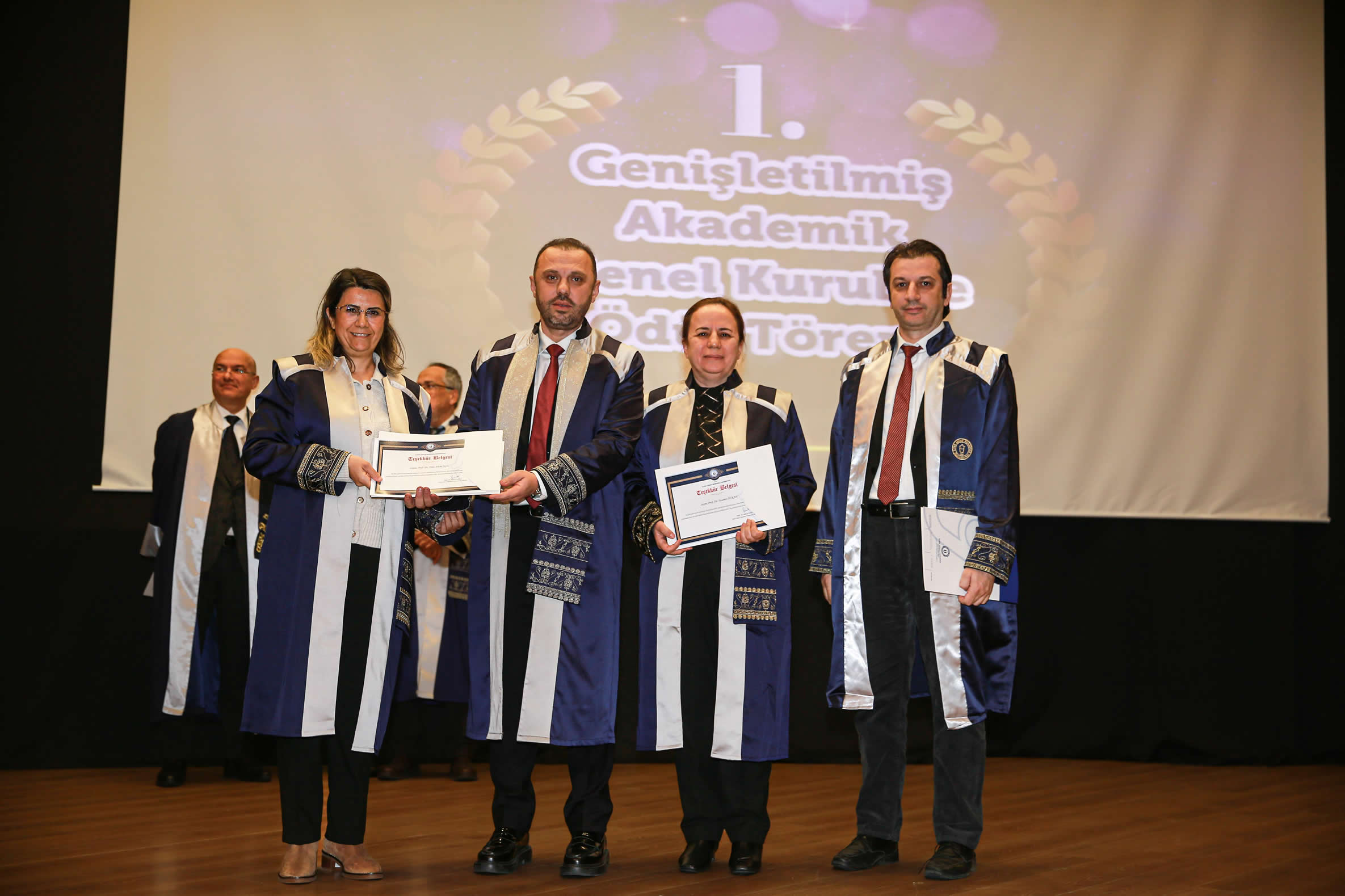 Adude Akademik Basari Taclandi 624078 Ca5016100158Fc81594Fa975Ded4C1B8