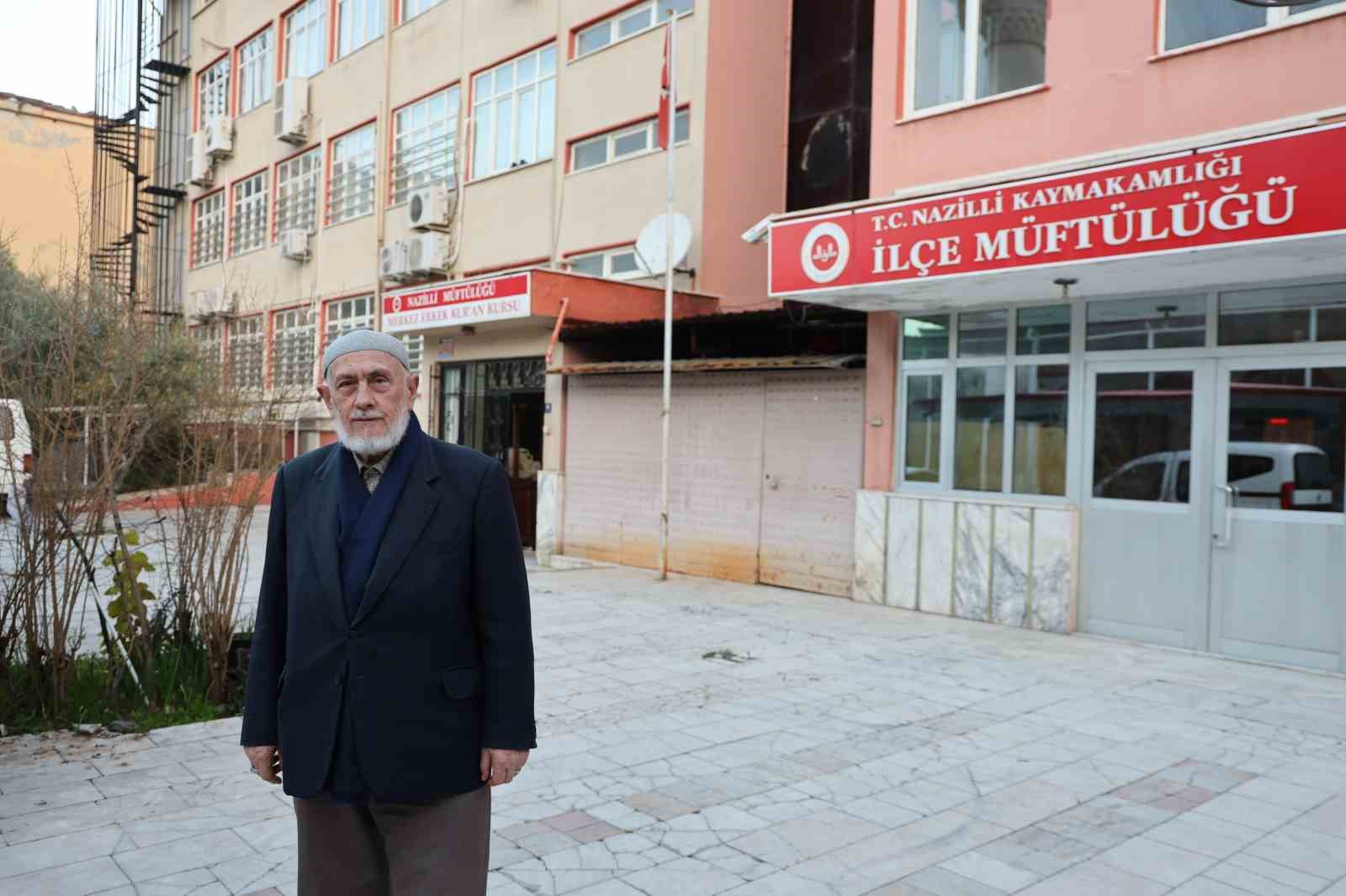 Ahmet Dedenin Nazilli Koca Cami Avlusuna Sigan 63 Yillik Omru Fbf23Bc8A85220930A2377E66Fcb4699