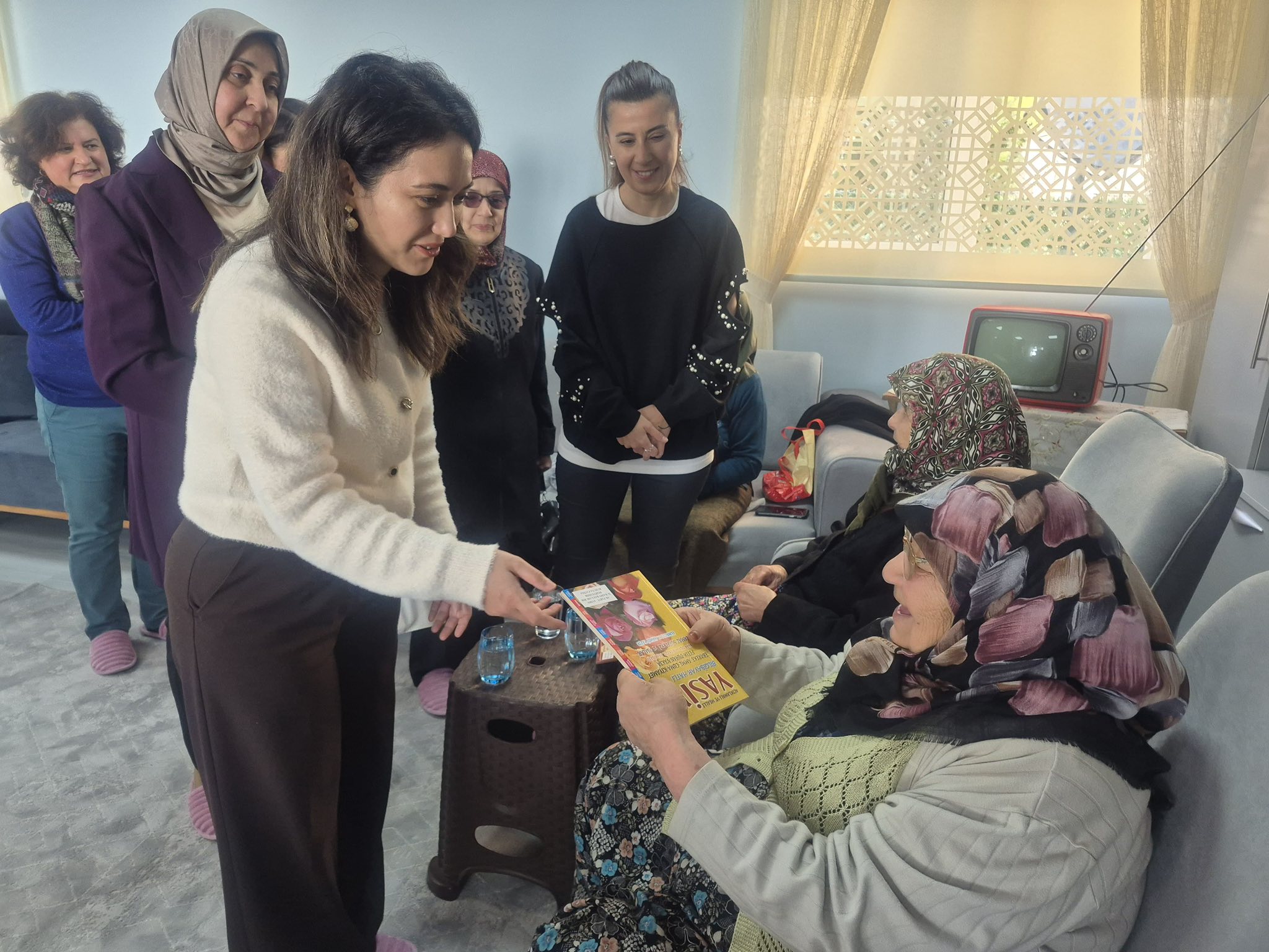 Ak Kadinlardan Gonullere Dokunan Ziyaret 625366 Dec72A23B64603Ea8B32Bc0991F15A8C