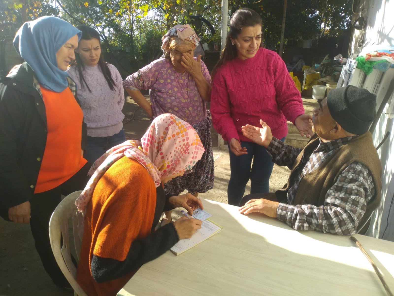 Ak Parti Cine Kadin Kollari Vatandaslari Yalniz Birakmiyor 621994 C664E894632969E9Ce036B00666Cabf2