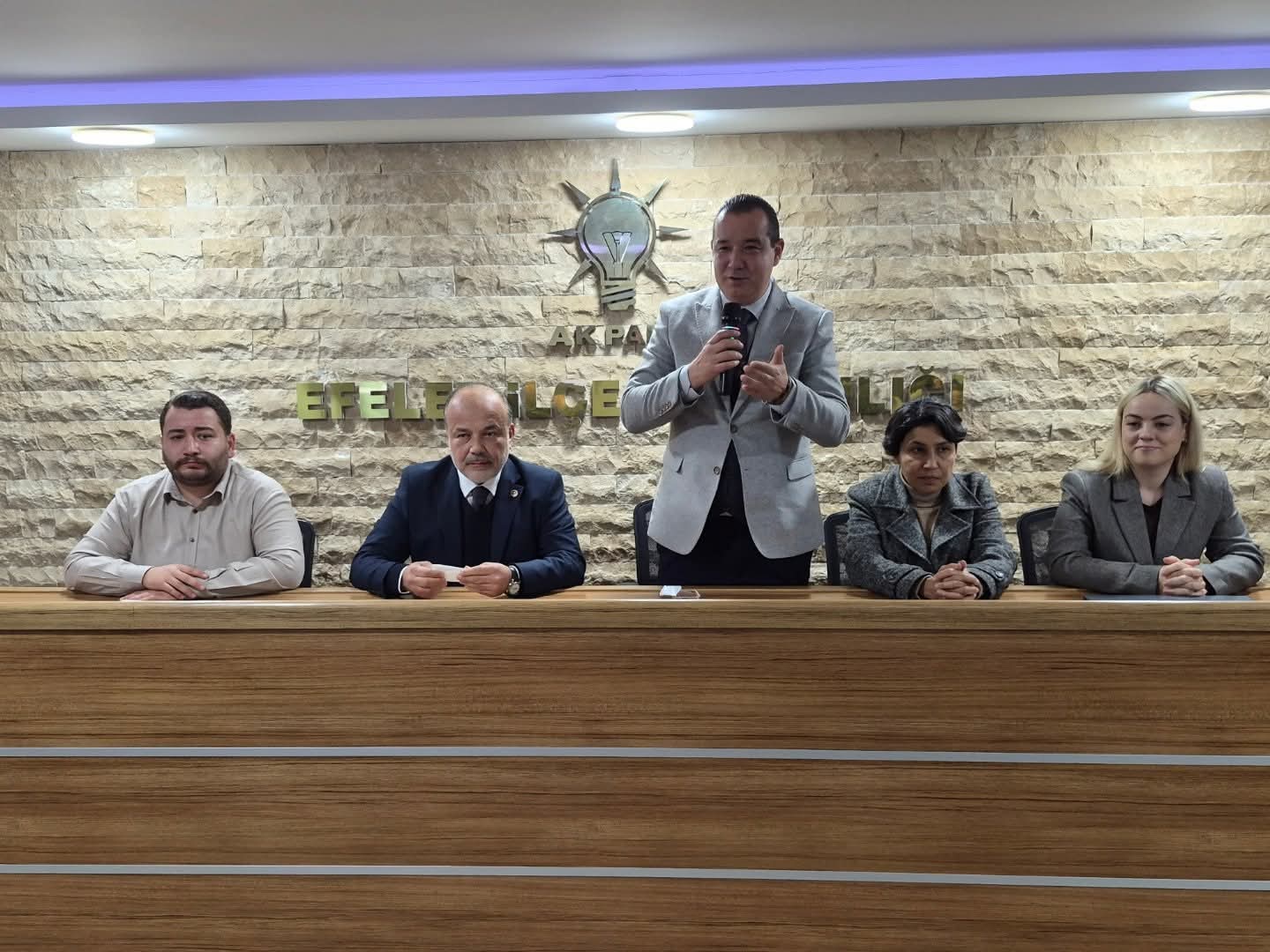 Ak Parti Efelerde Danisma Meclisi Toplandi 624398 82D7D3C71702D5A245F5B65Bfda1E3Fd