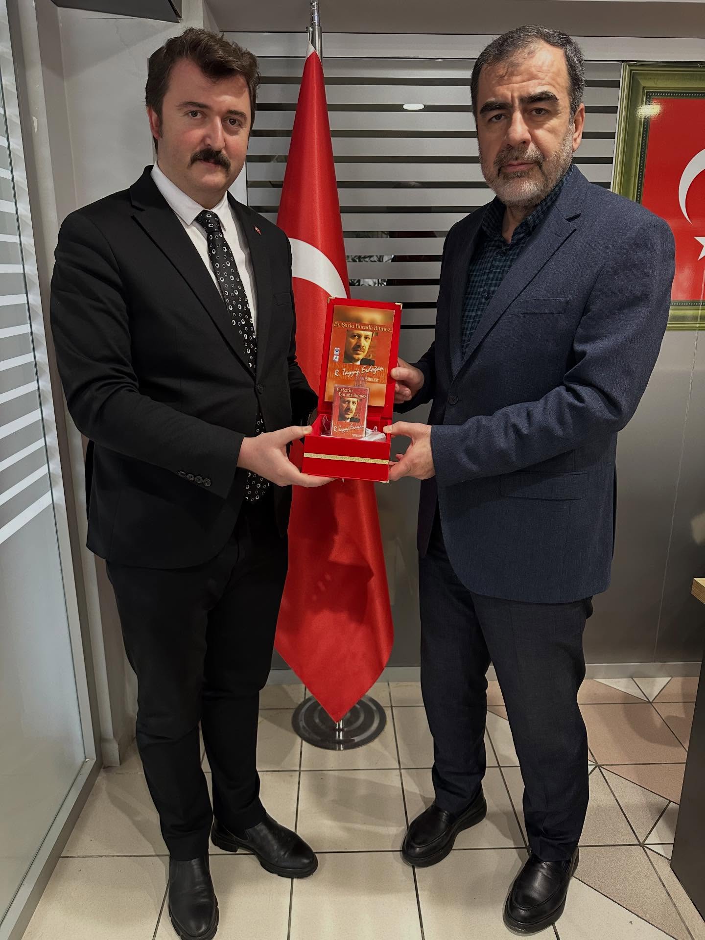 Ak Partili Erdeme Nostaljik Hediye Bu Sarki Burada Bitmez 625373 E62C222D7146925431A4742Aa82533E7