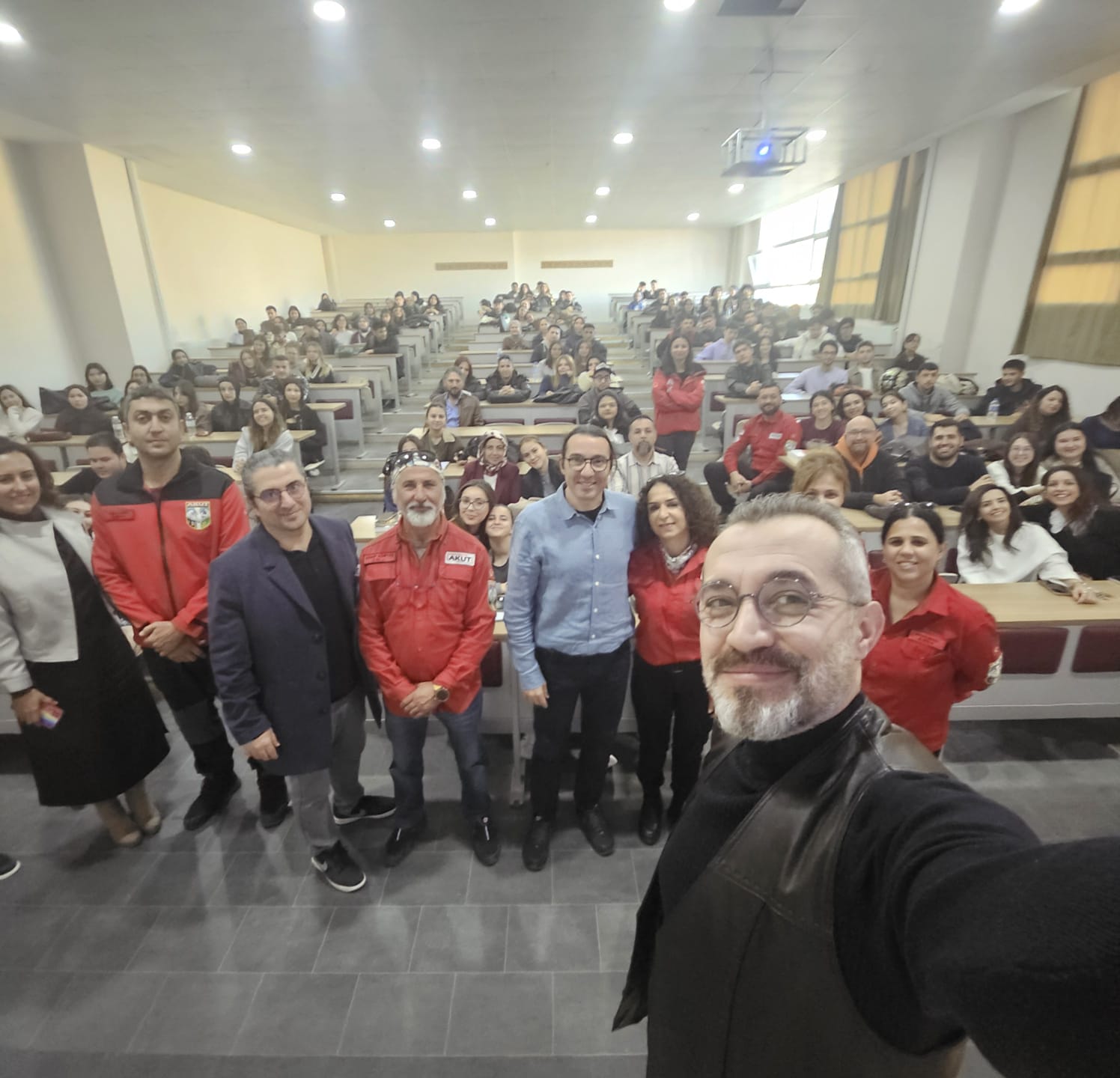 Akut Gonulluleri Adulu Ogrencilerle Bulustu 623226 F75318C8D66Bb6Caaa9B6590F4405Fae