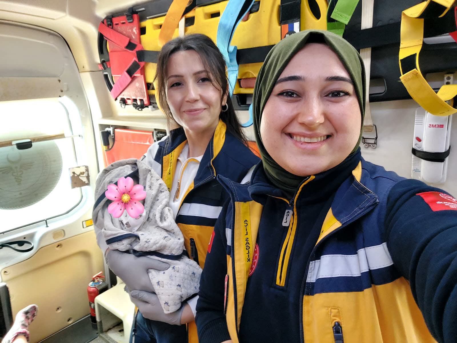 Aydinda Ambulansta Mucize Dogum 620852 3D31B2E8B31Bc627Ff4914299Cb7468E