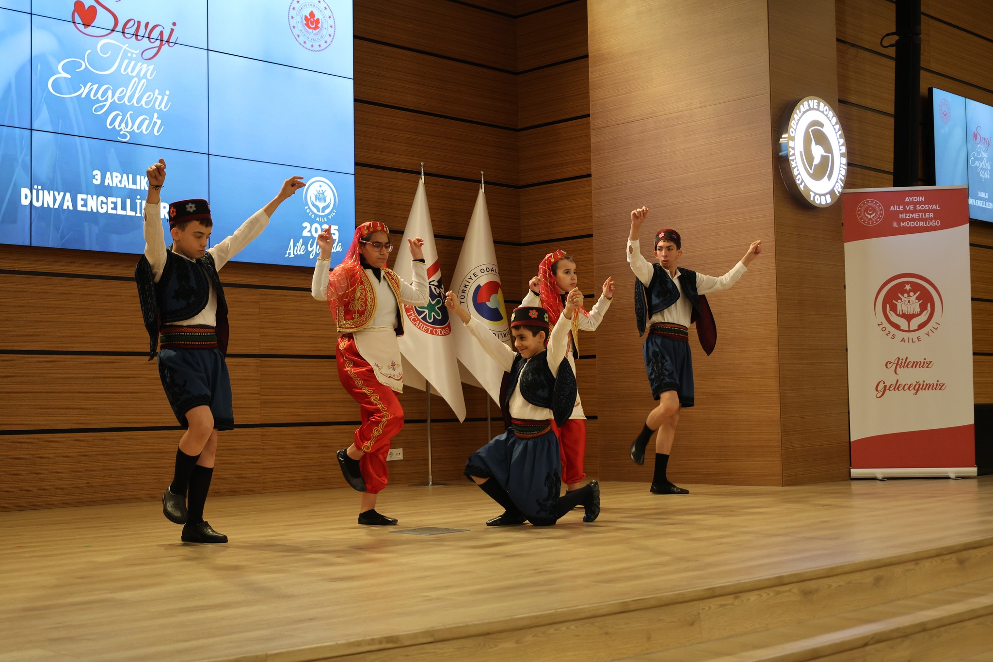 Aydinda Sevgi Tum Engelleri Asar Bulusmasi 618965 8Aea73Bad52429Ff7D1351143E57Caab