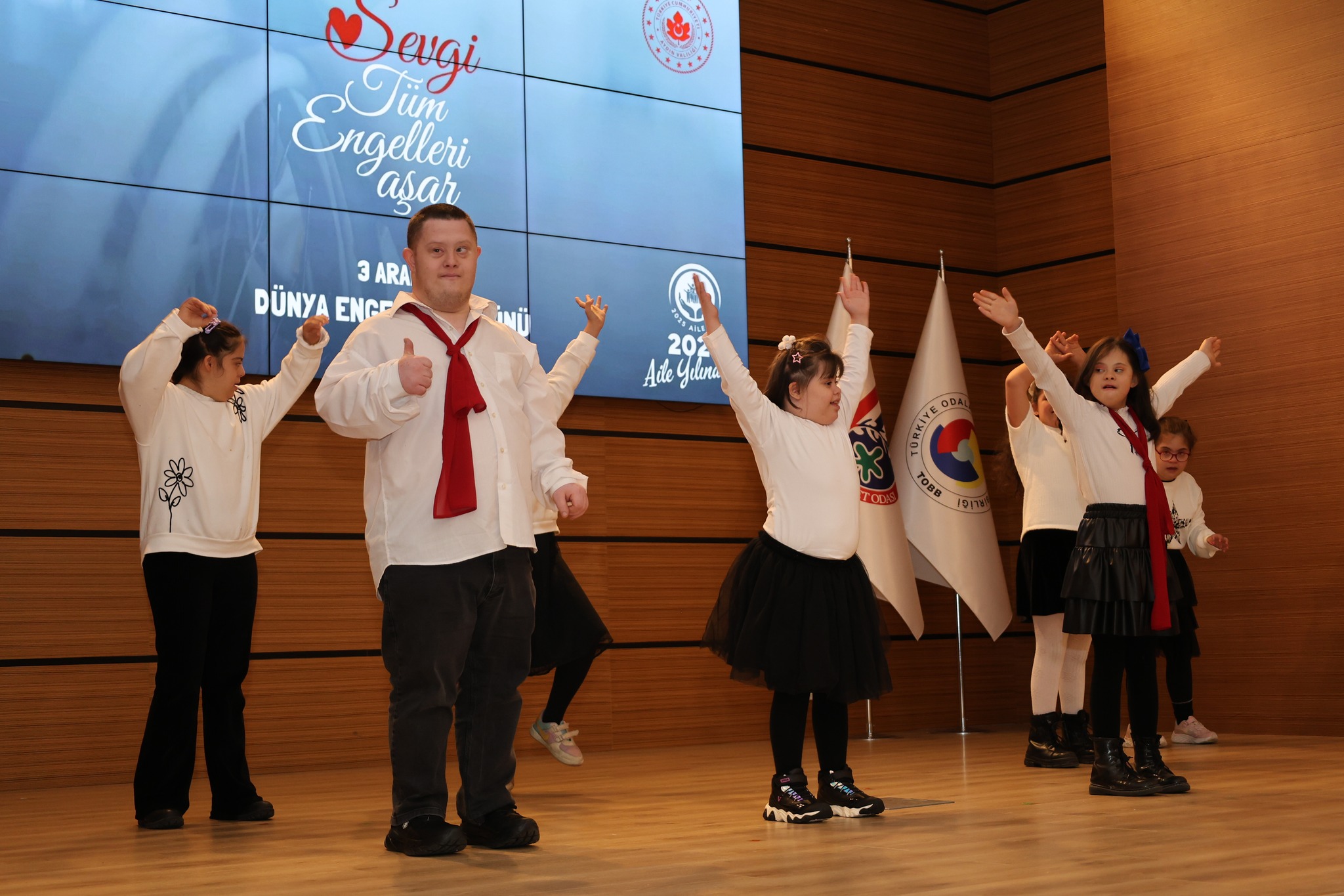 Aydinda Sevgi Tum Engelleri Asar Bulusmasi 618965 Cd18Feb8003B50Af65450803Ea983D66