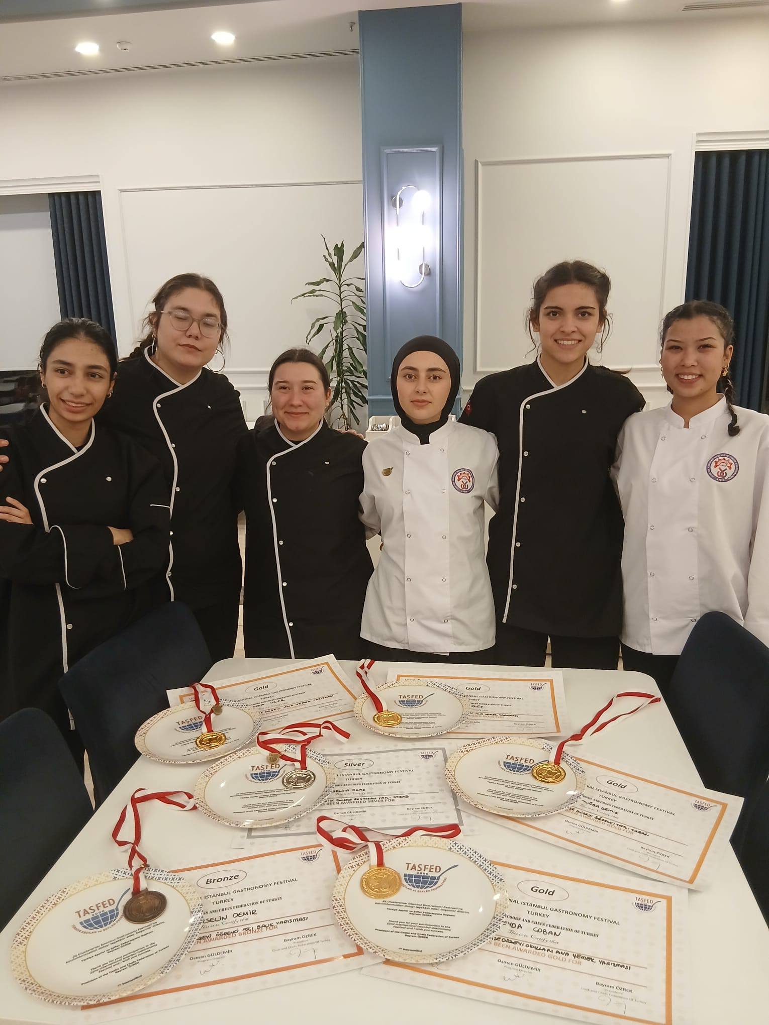 Aydini Gururlandiran Basari 6 Madalya Kazandilar 623053 12B25F7C3Ce0039C5C71E79487E165B8