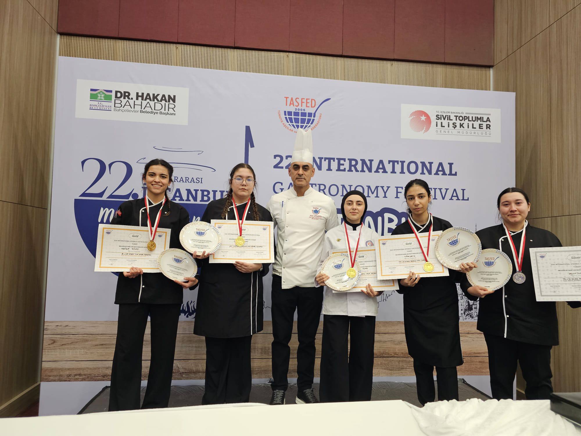 Aydini Gururlandiran Basari 6 Madalya Kazandilar 623053 C935F8B11B253523875F14D8Eaa77Edc