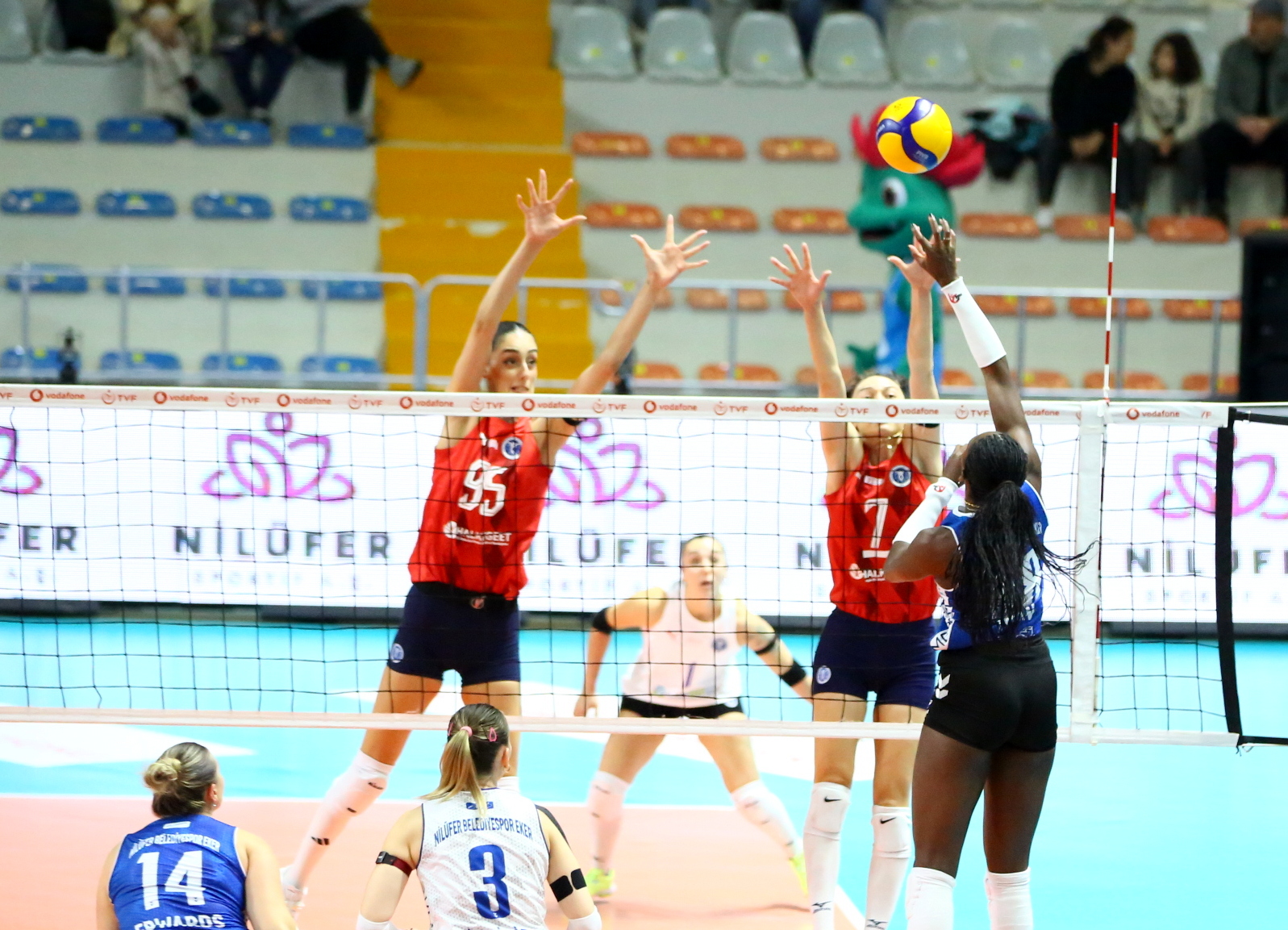 Aydinin Sultanlari Bir Puanla Yetindi 618083 963B23A57B9Bed97F31A946F14A1E2B4