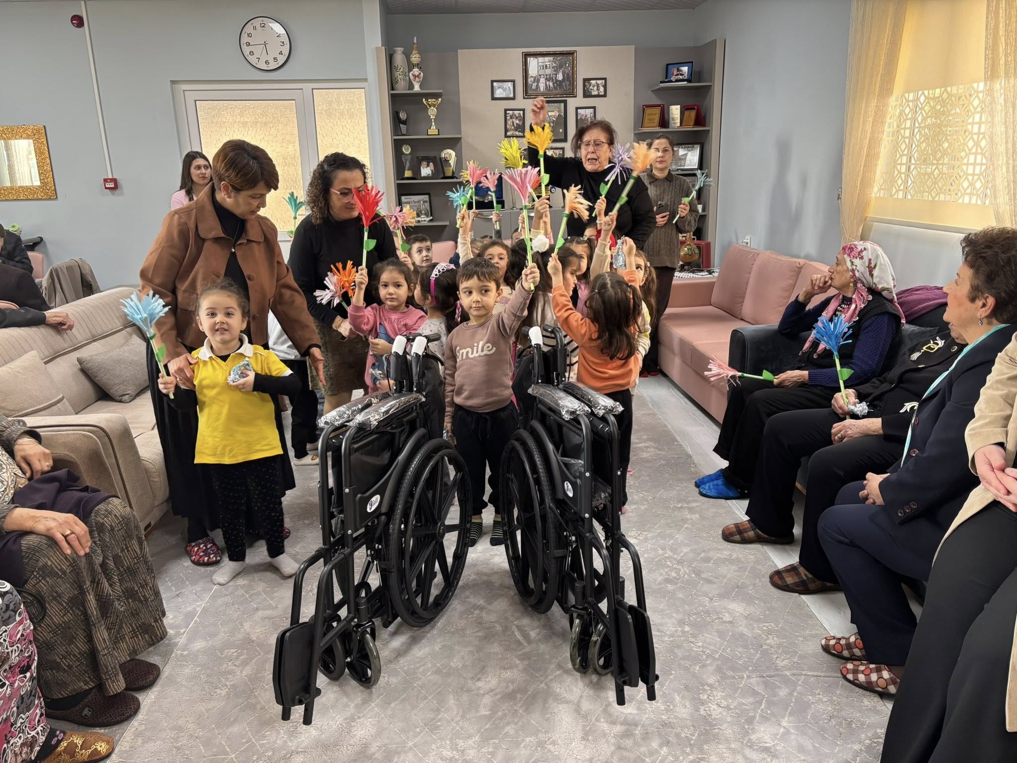 Aydinli Minikler Harcliklariyla Tekerlekli Sandalye Aldilar 624661 D40Be16A4958313670B3A178036870Bb