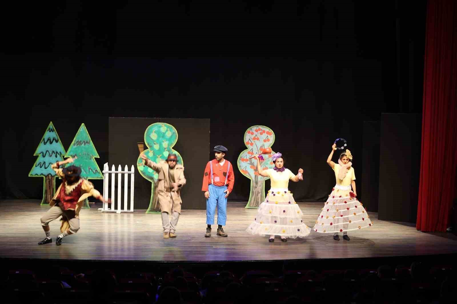 Baskan Cercioglu Cocuklari Tiyatro Ile Bulusturdu 7B306146Cc6Dca94A577Da8496401B5C