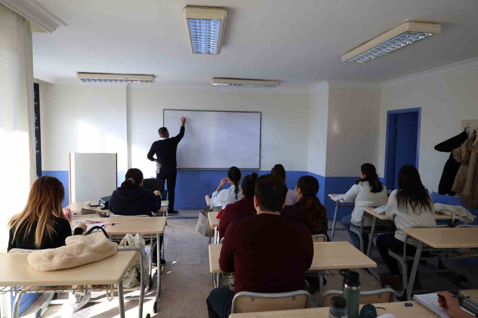 Baskan Cercioglu Memur Adaylarinin Yaninda 2998984E36997Ae81698814Ce9Bf375B