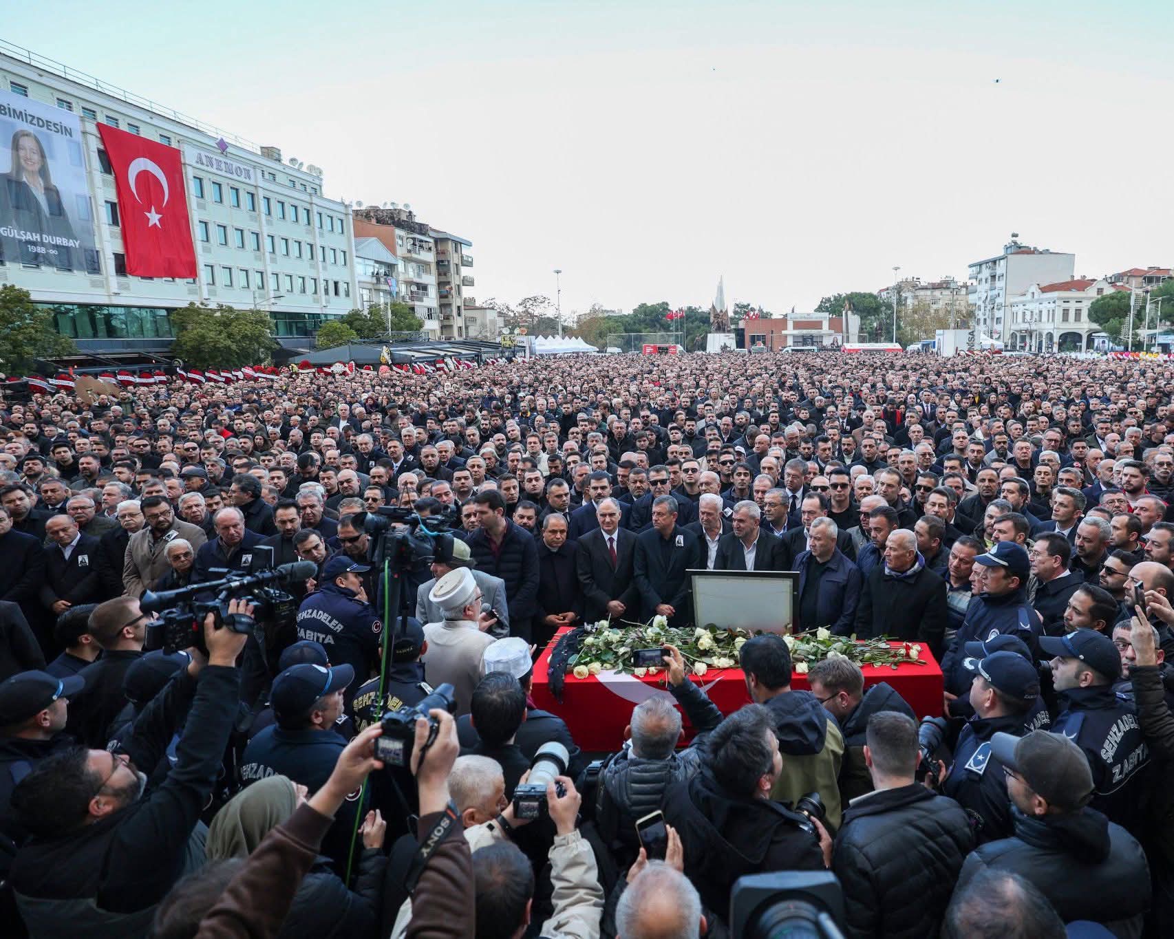 Baskan Gunelisiklar Icinde Uyu Baskanim 622192 475183E365Cf22D5B42E9Ba4D5Dae2D2