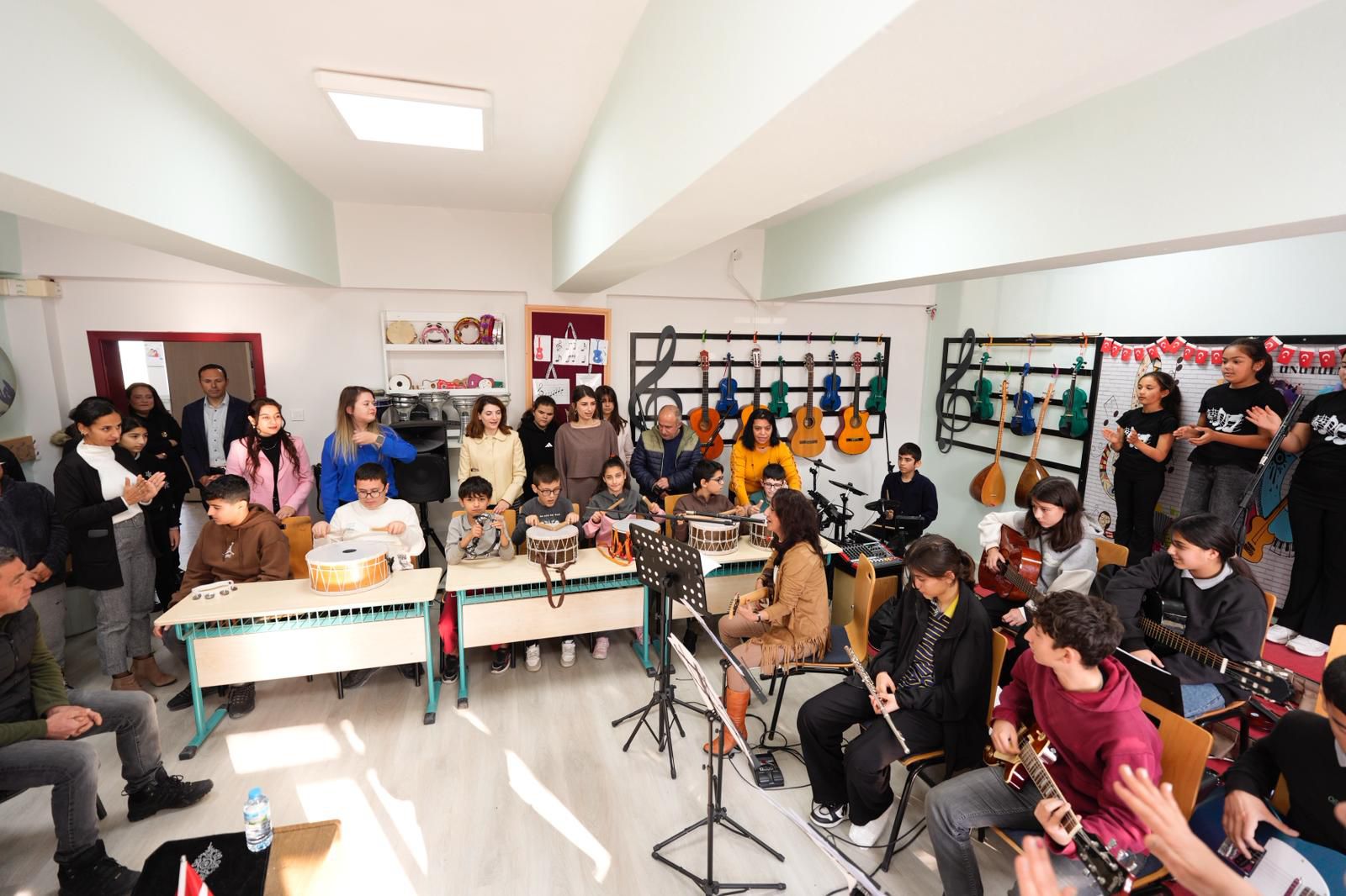 Baskan Hatice Gencaydan Yerli Mali Haftasinda Okul Ziyareti 623421 F5525Dfa83821008Be8F3Bf1B59977A9