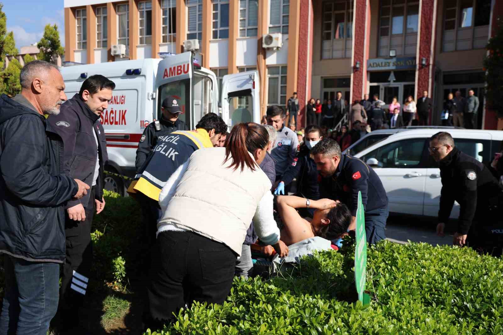 Bosanma Durusmasindan Cikti Esini Sirtindan Bicakladi D9E973Eb3De96B52Fe495Db2E6103B6B