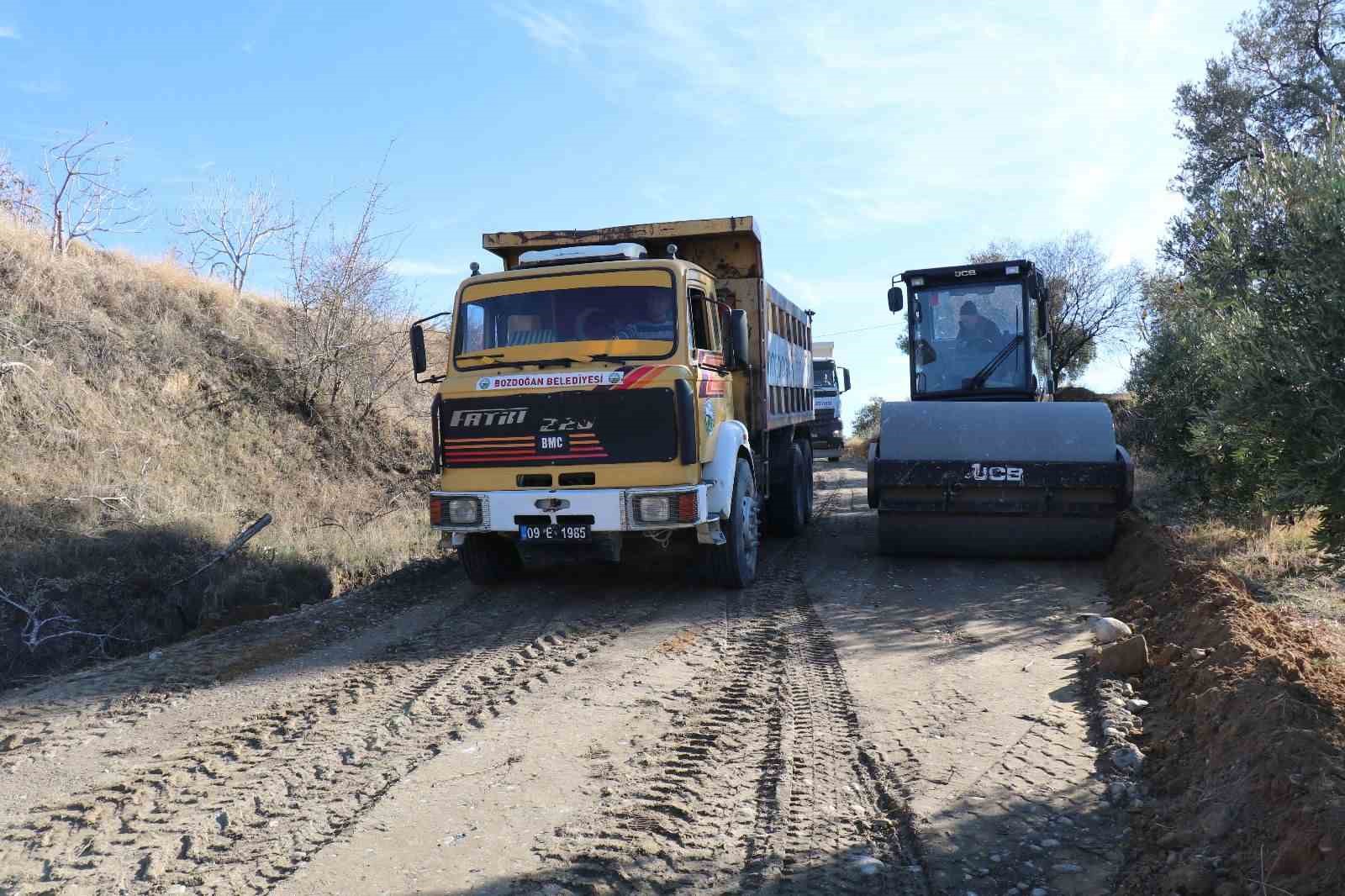 Bozdogan Belediyesi Yol Calismalarina Devam Ediyor C96D2B5F4A72E56116Ab8A34D9E88376