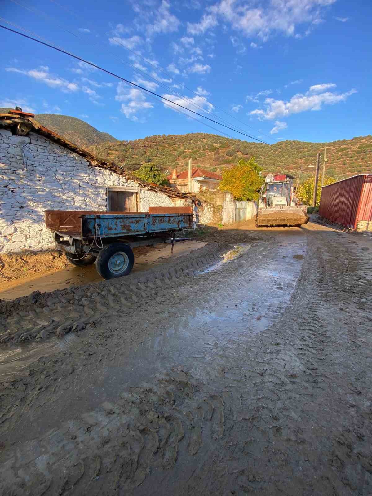 Bozdogan Belediyesinden Yagmur Sonrasi Mudahale 16A6Ee783737B6D8311Edc4827D5B7A7