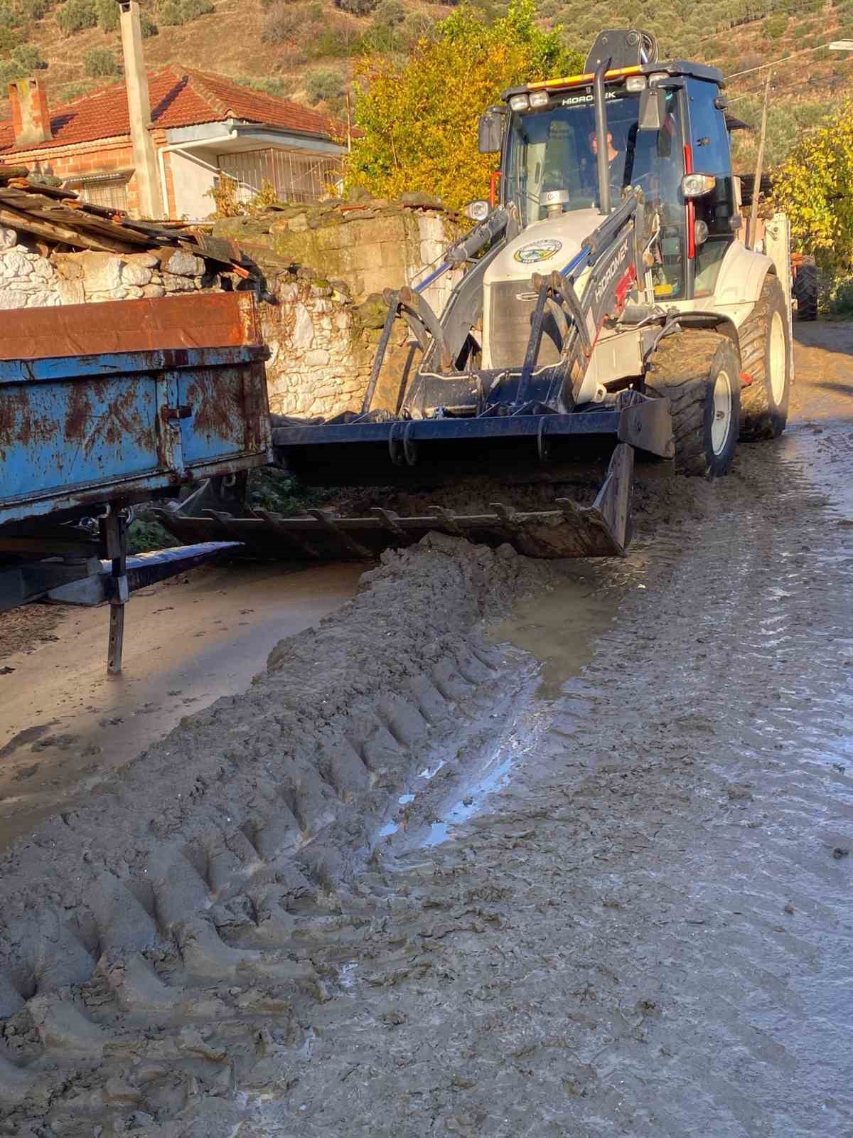 Bozdogan Belediyesinden Yagmur Sonrasi Mudahale E87D14027846Bf3Edd09A09763Bebbf4