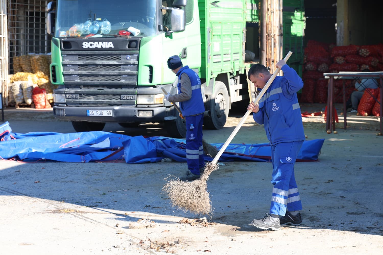 Buyuksehir Ekipleri Acarlar Halini Temizledi 37E49Eb6B1F6Db063De57F62Fbdaf579