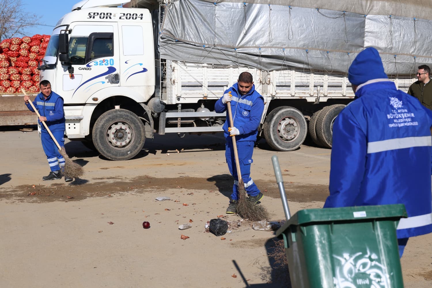 Buyuksehir Ekipleri Acarlar Halini Temizledi 5B1Bba663Dde9E5Ed1B1Abdee00Bfaef