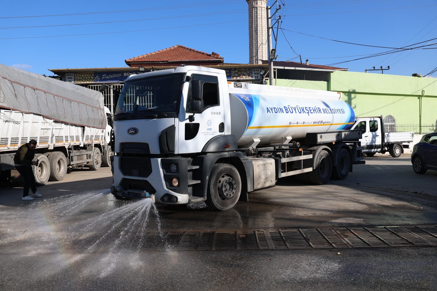 Buyuksehir Ekipleri Acarlar Halini Temizledi Cfcb1Ccee69Ebd27657001A78Bd212A4