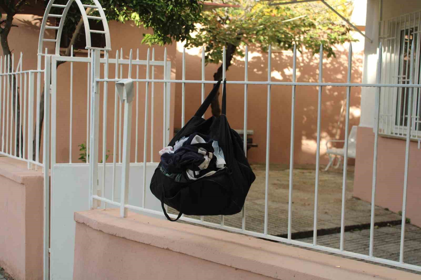 Camii Avlusunda Supheli Canta Panigi A47C7D8772A9C8Faabd8F1E50A0452Bc