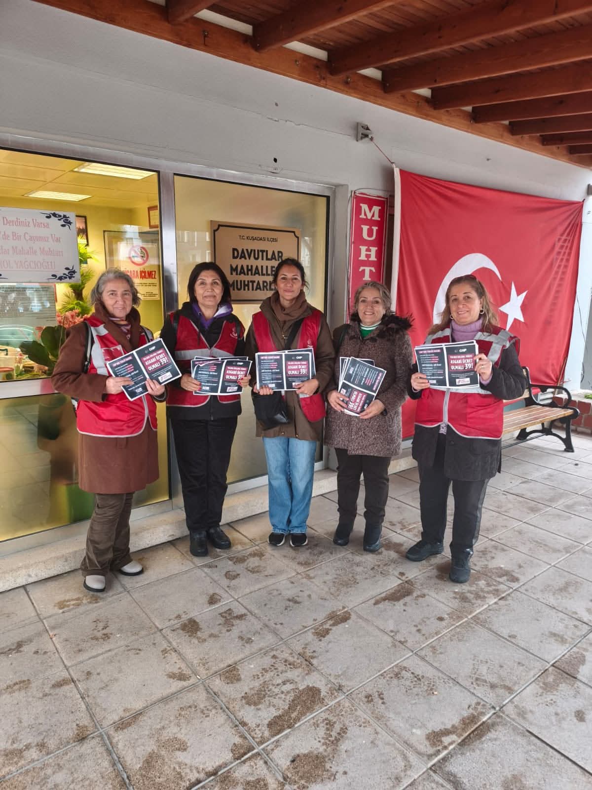 Chp Kusadasi Adaletsizlige Sokaktan Ses Yukseltti 626566 19E00E8Eed8D0C7D58Be9C8Dde4292F4