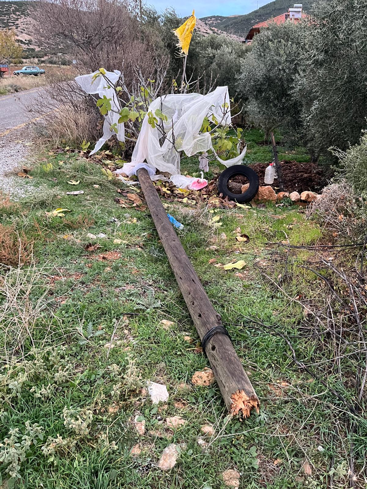 Devrilen Elektrik Diregi Otomobili Bu Hale Getirdi 619910 5041Cf37039B105B7A74Ca8937A2Faab