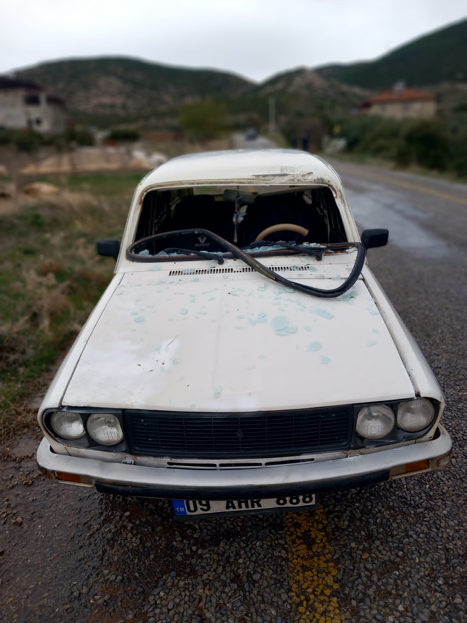 Devrilen Elektrik Diregi Otomobili Bu Hale Getirdi 619910 8F94743B77Cfc67A4Fc1E77251486A17