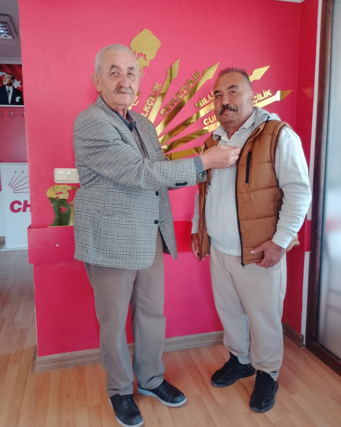 Didim Chpde Yeni Uyelere Rozet Takildi 620152 54F1F01D9D3D087A84D061Dc99Ea18Cc