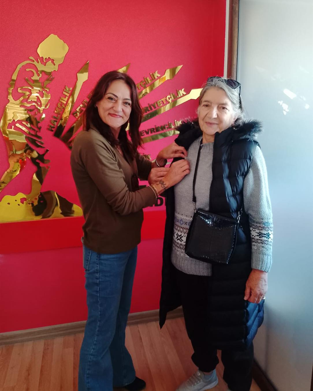 Didim Chpde Yeni Uyelere Rozet Takildi 620152 B4Dcd3F005349Cae465E2Aadaa64F48A