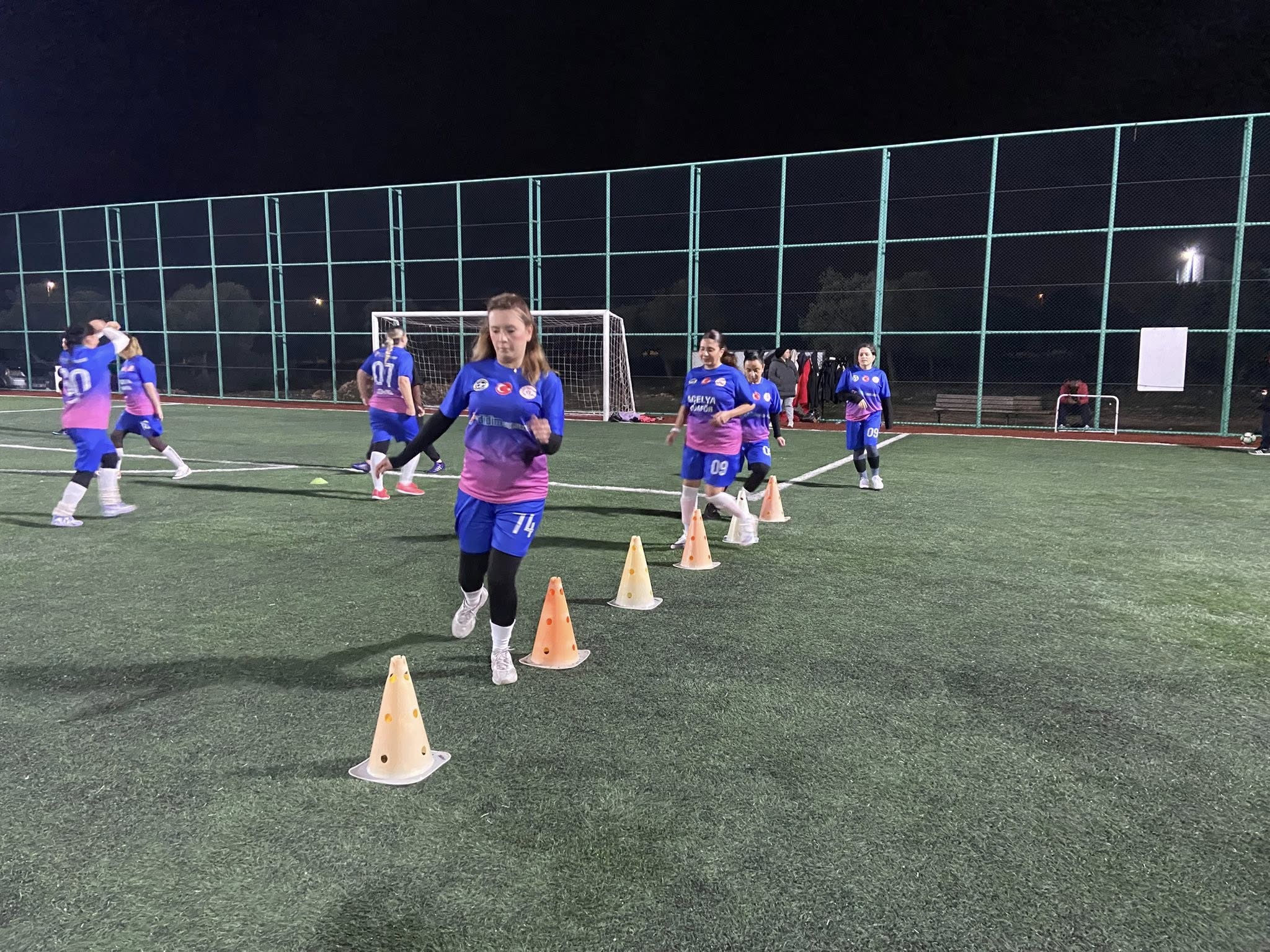 Didimde Hanimeli Futbol Takimindan Renkli Goruntuler 621855 Db8C83Ffad5D19060Fc404C3628E18Ef