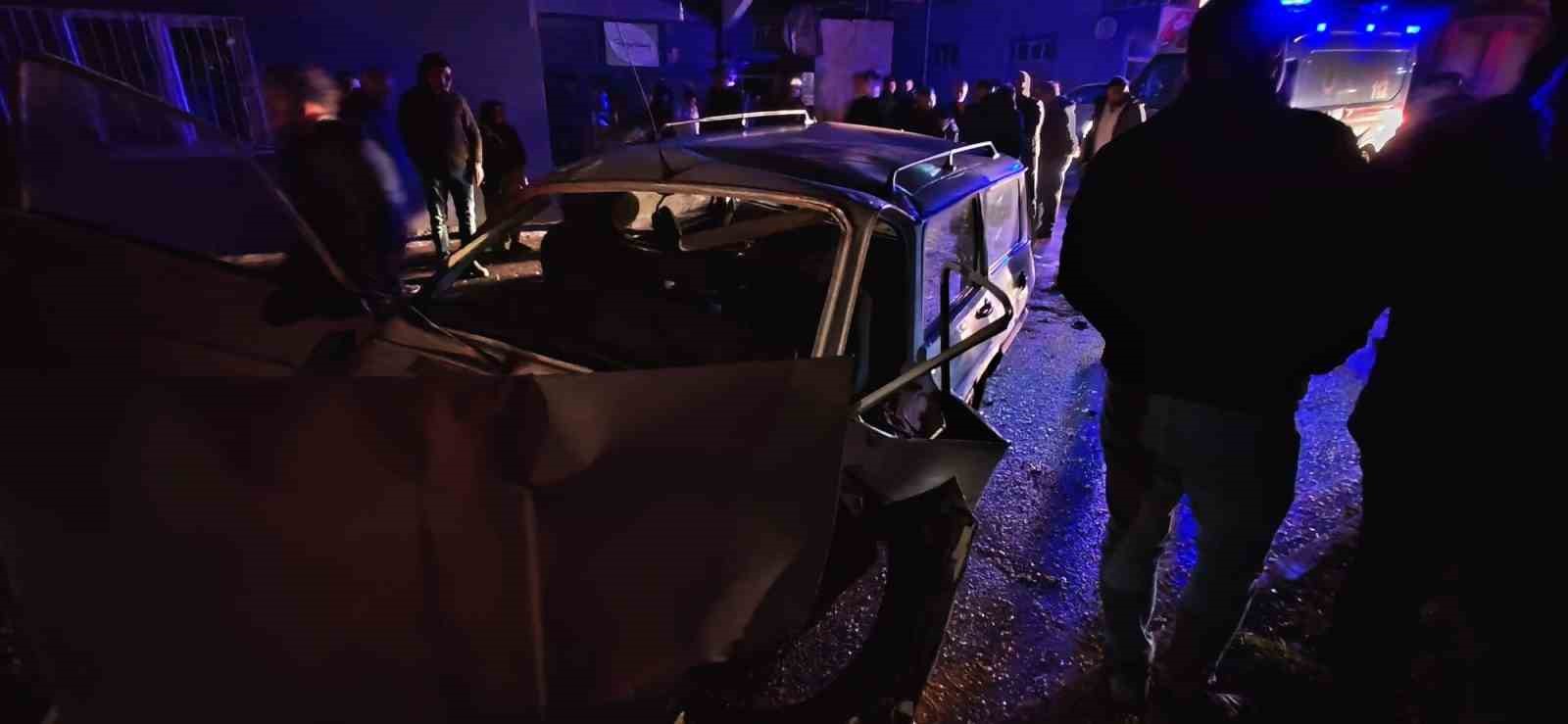 Direksiyon Hakimiyeti Kaybolan Arac Yoldan Cikti 4 Yarali E1Efef8Bcdab195980Ba79Bc505E6868