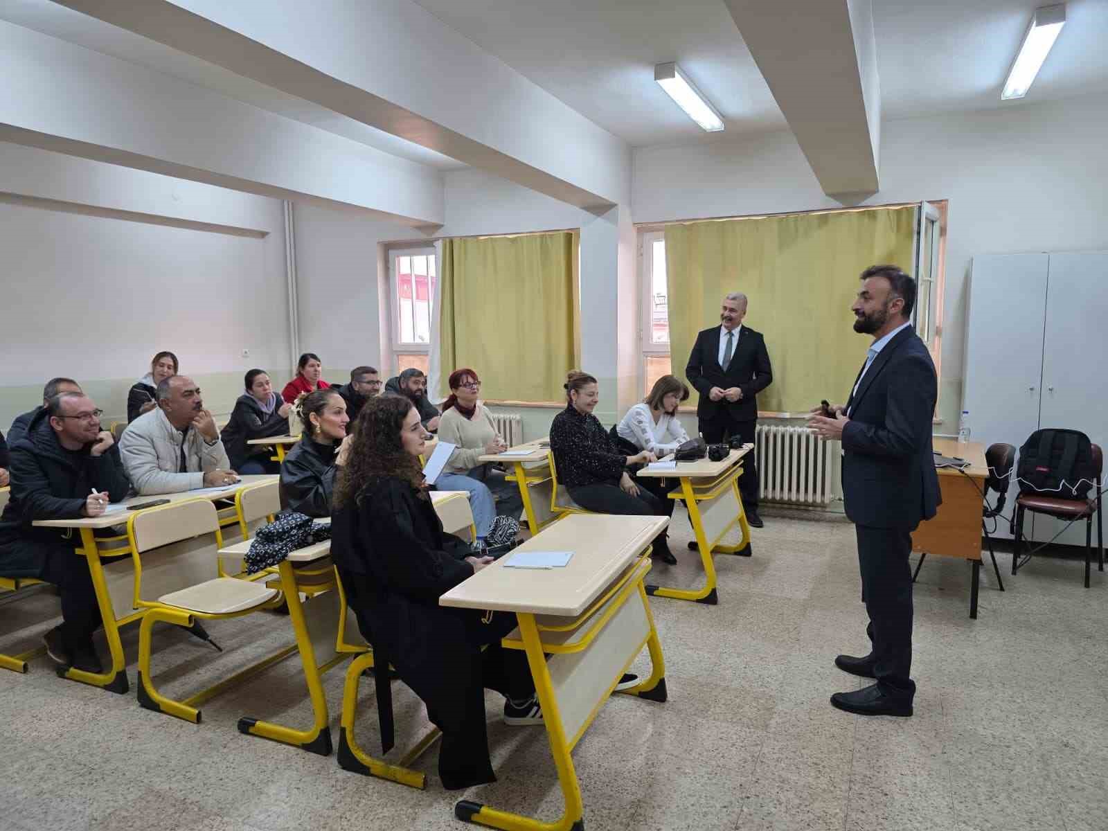 Efelerde Ogretmenlere Topcunun Egitim Felsefesi Anlatildi Fb01Ba735Cb7607430A96222B49Cddf0