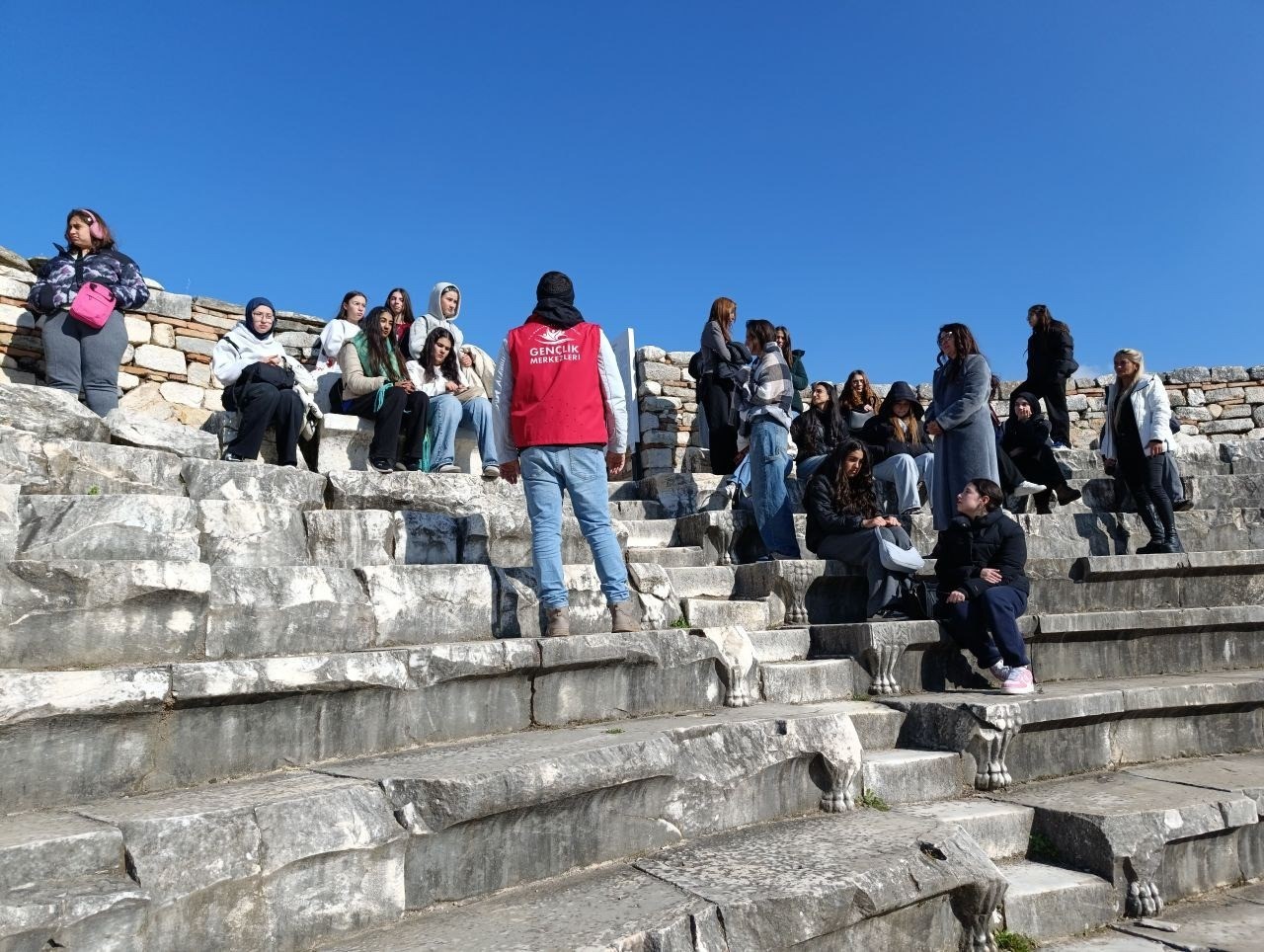 Gencler Tarih Dolu Bir Gun Gecirdi 4B5027D47Da62330Ffcc89527Cca9682