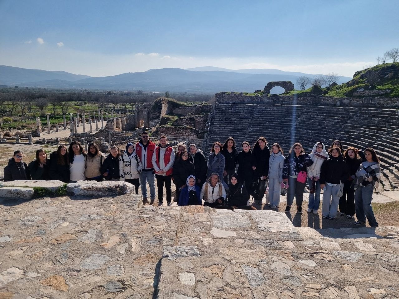 Gencler Tarih Dolu Bir Gun Gecirdi 7377D715919B4Ae8A4281Aa4E7650A56