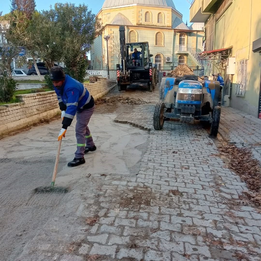 Germencikte Bozulan Zeminler Onarildi A1B73998062B3Da4580B5B26E159E016